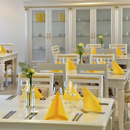 Golden Dome 酒店 伊萨尔米