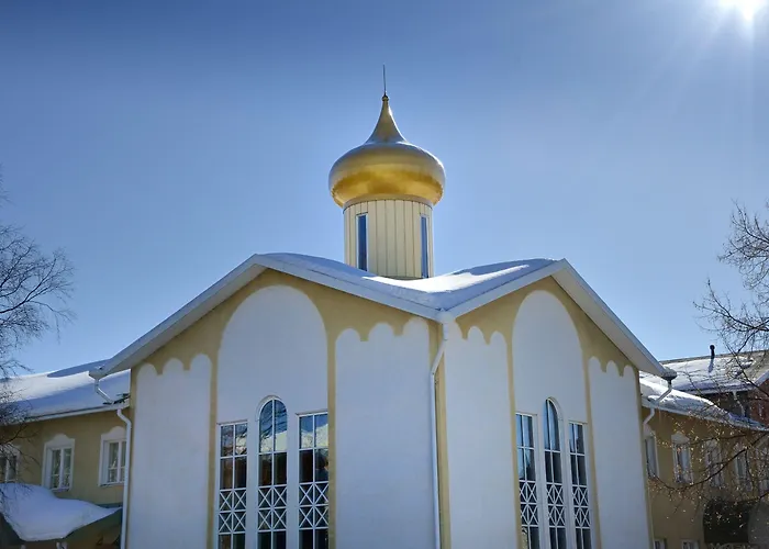 Golden Dome فندق 4*