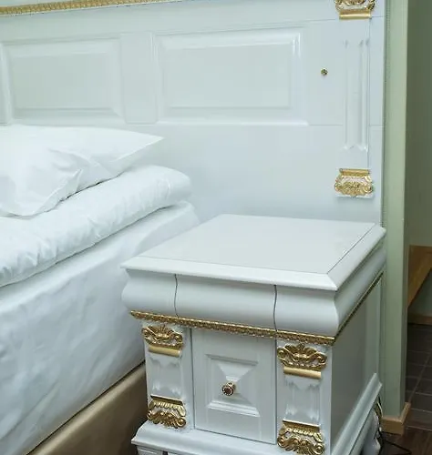 Golden Dome فندق إيسلمي